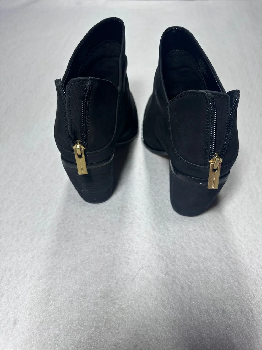 New in box Vince Camuto Black Pointed Toe with Stacked Heel Ainsley size 9.5